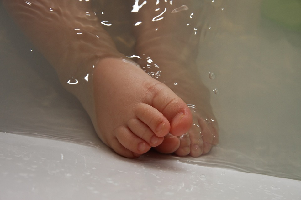 kąpiel pielęgnacja niemowlaka